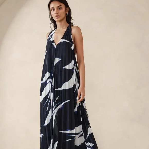 NEW! BANANA REPUBLIC Pleated Maxi Dress in Black, Size Large - Picture 5 of 9